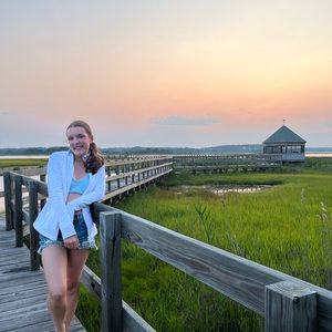 Meet your Posher, Caitlin